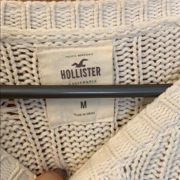 Hollister sweater - Picture 2 of 2